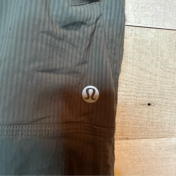 Lululemon Dance Studio Mid-Rise Full Length Pant
Dark Forest (?) Size 6 - Picture 7 of 13